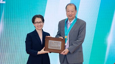 前往 領航台灣生醫邁向國際|蔡長海董事長榮膺工研院院士