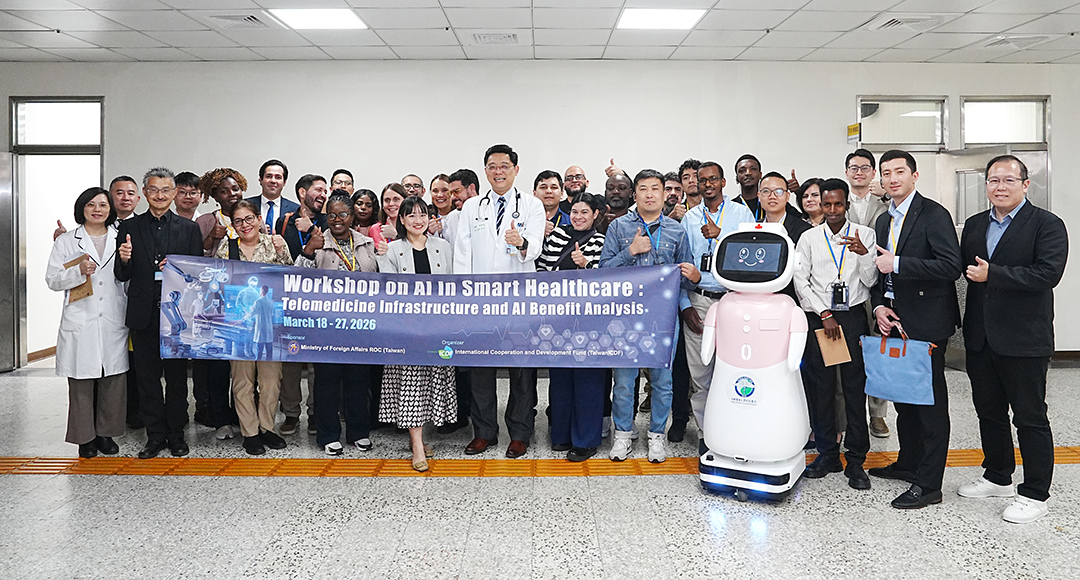 前往 從醫療大數據到AI照護機器人 國際交流團蒞院參訪