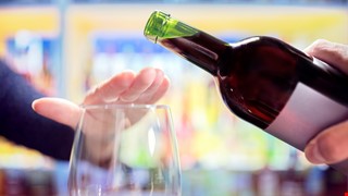 Alcohol addiction and the principles of abstinence 酒精成癮與戒酒法則