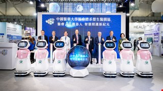 2025醫療科技展 中醫大醫療體系暨生醫園區 展示跨域創新成果 生成式AI照護型機器人「愛寶」亮相 啟動智慧醫療新紀元